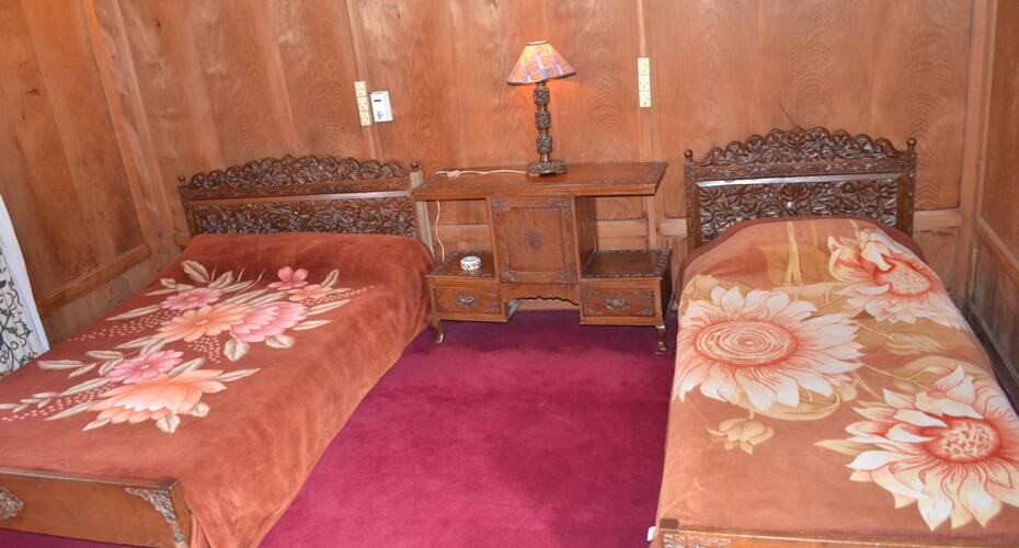 Metro Palace House Boat, Srinagar 4